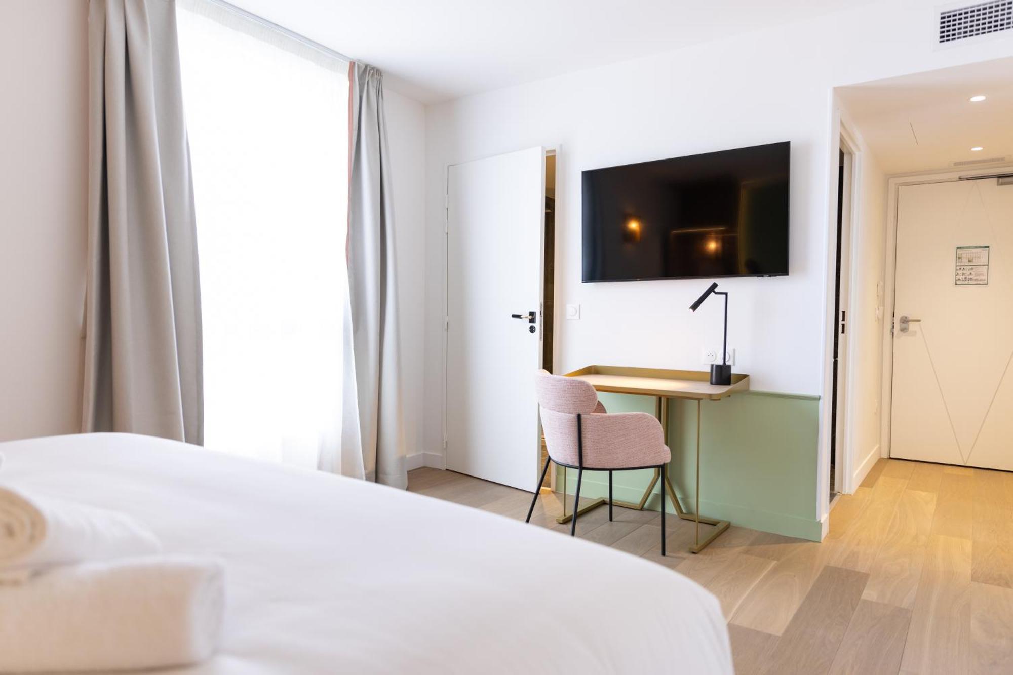 Hotel Kyriad Prestige Paris Asnieres Exterior photo